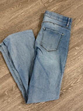 White House black market skinny flare jeans size 6